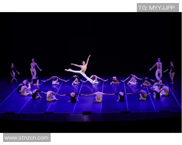 璀璨星光下的足球盛宴美女们闪耀颁奖典礼的华丽瞬间 璀璨星光下的足球盛宴美女们闪耀颁奖典礼的华丽瞬间