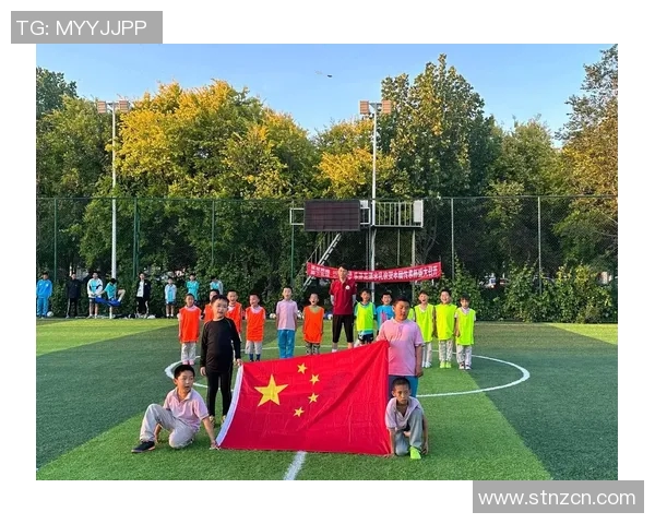 大巴黎足球明星齐聚一堂的精彩合照展现团队精神与友谊的瞬间