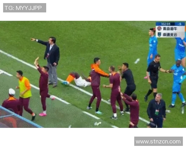 机场足球明星受伤视频引发热议球迷纷纷表达关心与支持