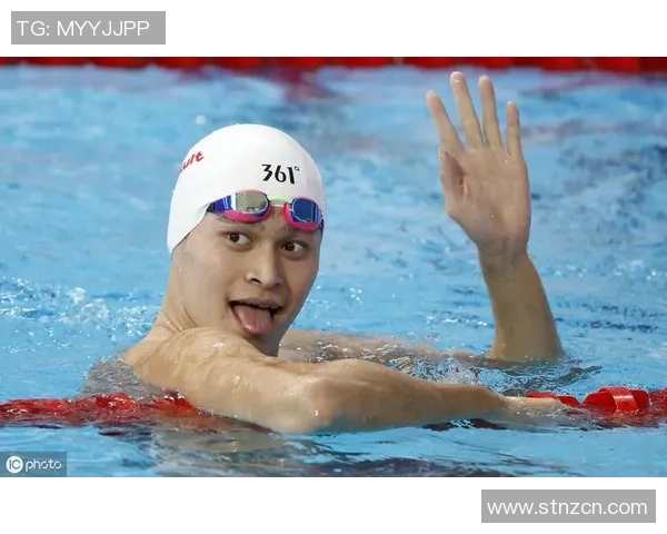 老足球明星队长全名录揭晓经典传奇球员风采回顾